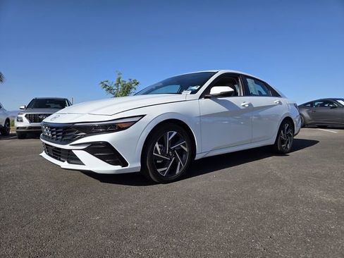 Certified 2025 Hyundai Elantra Limited FWD image 1