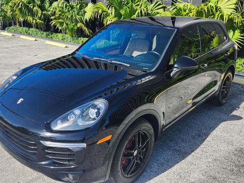 Used 2017 Porsche Cayenne AWD/4WD image 6