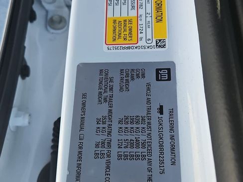 Used 2024 GMC Yukon XL SLT image 22