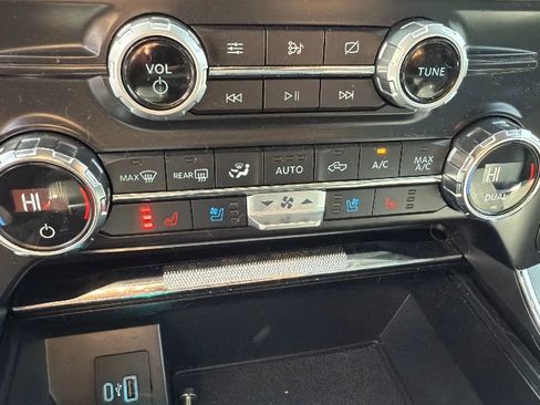 Used 2021 Ford F150 Lariat w/ FX4 Off-Road Package AWD/4WD image 19