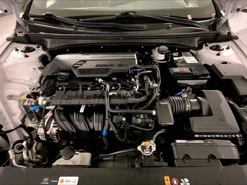 Used 2025 Hyundai Elantra SEL FWD image 10