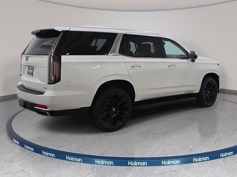 Used 2021 Cadillac Escalade Premium Luxury AWD/4WD image 5