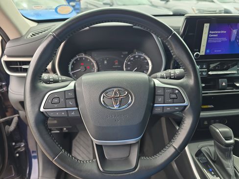 Used 2023 Toyota Highlander XLE image 30