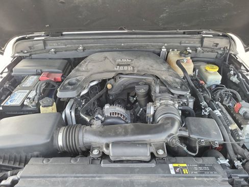 Used 2018 Jeep Wrangler Unlimited Sahara AWD/4WD image 21