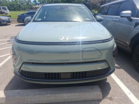 Used 2024 Hyundai Kona SEL FWD image 2