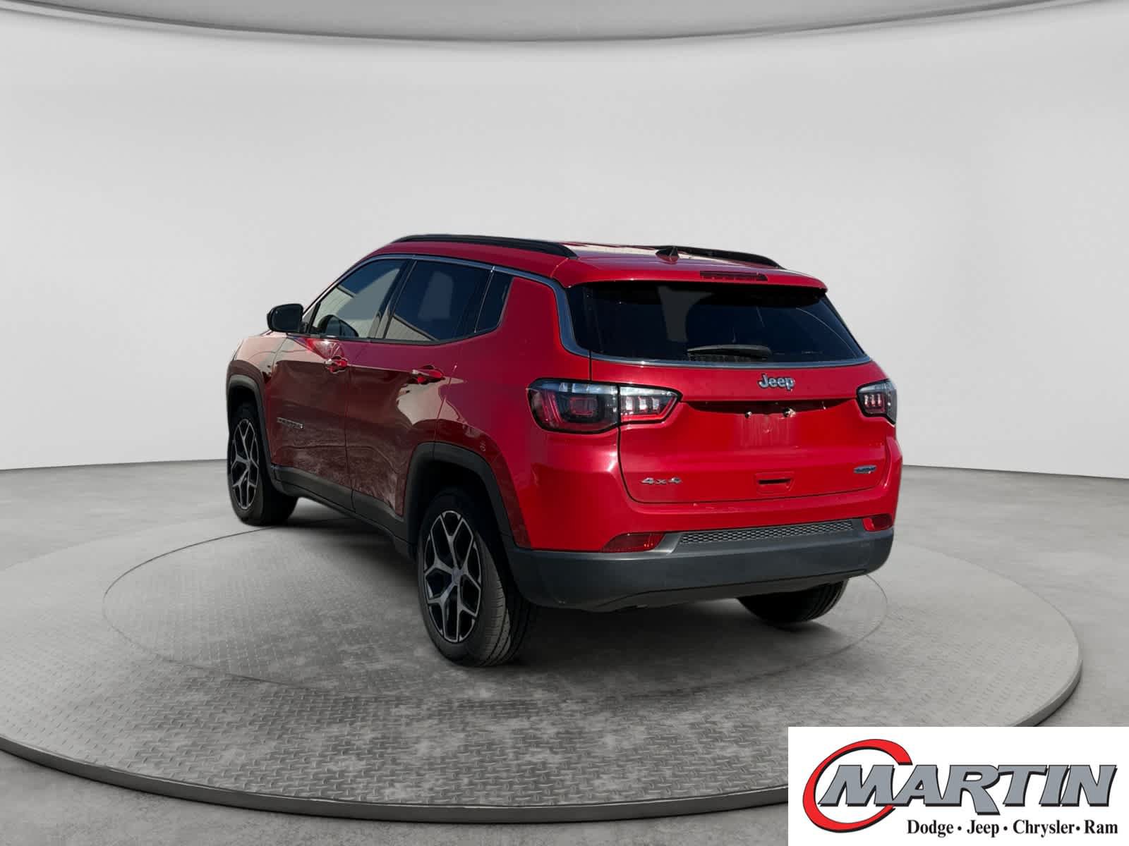 Used 2024 Jeep Compass Latitude AWD/4WD image 7