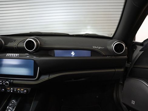Used 2019 Ferrari Portofino image 37
