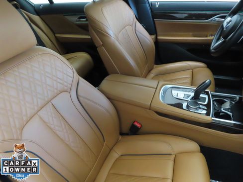 Used 2022 BMW 750i xDrive w/ M Sport Package image 29