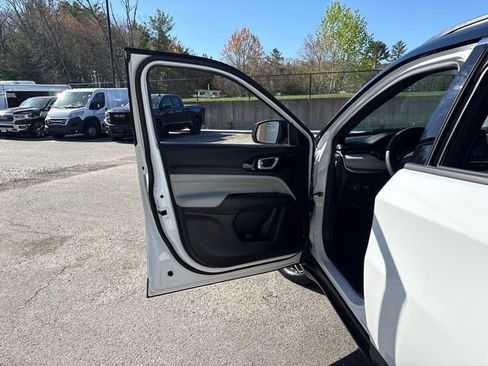 Used 2025 Jeep Compass Limited AWD/4WD image 23