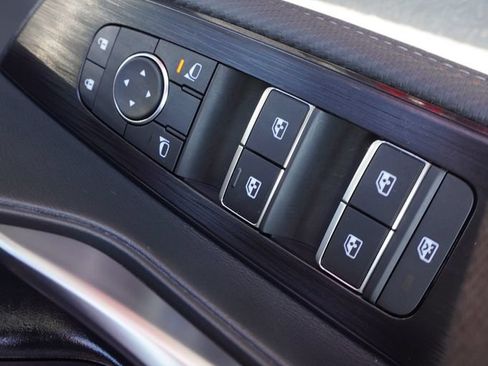 Used 2025 Nissan Kicks SR w/ Interior Electronics Package FWD image 15