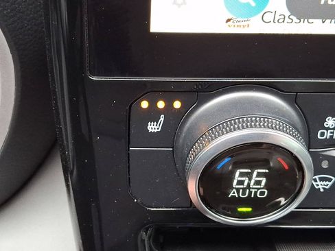 Used 2023 Toyota Highlander XLE FWD image 25