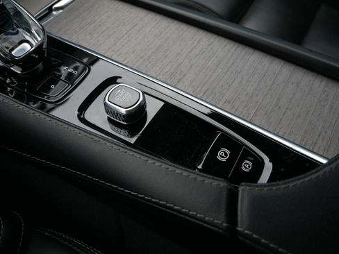 Certified 2023 Volvo XC90 T8 Ultimate AWD/4WD image 15