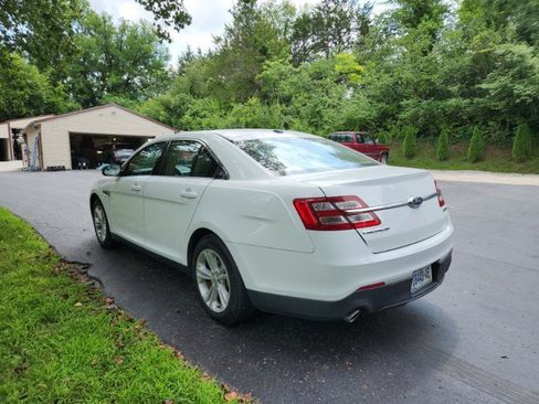 Used 2018 Ford Taurus SE FWD image 5