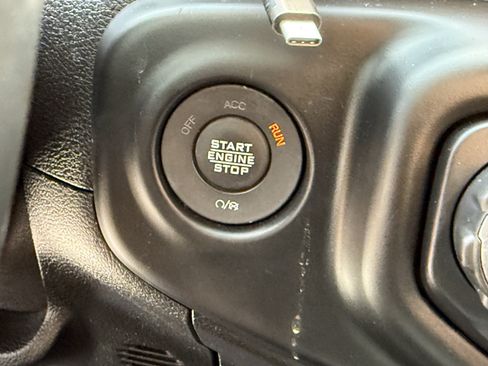 Used 2021 Jeep Gladiator Sport AWD/4WD image 24