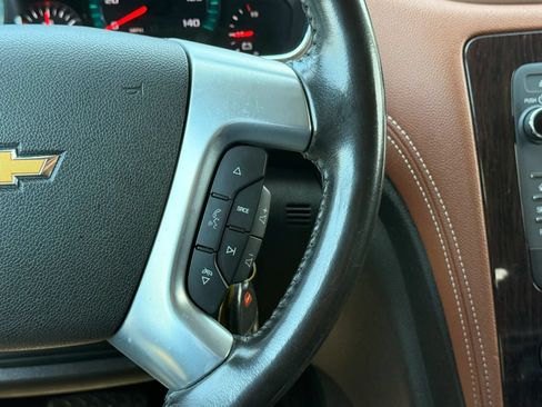 Used 2017 Chevrolet Traverse LT w/ Style and Technology Package FWD image 17