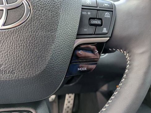 Used 2025 Toyota Camry SE image 17