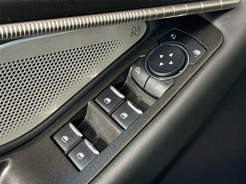 Used 2025 Ford Explorer ST image 28