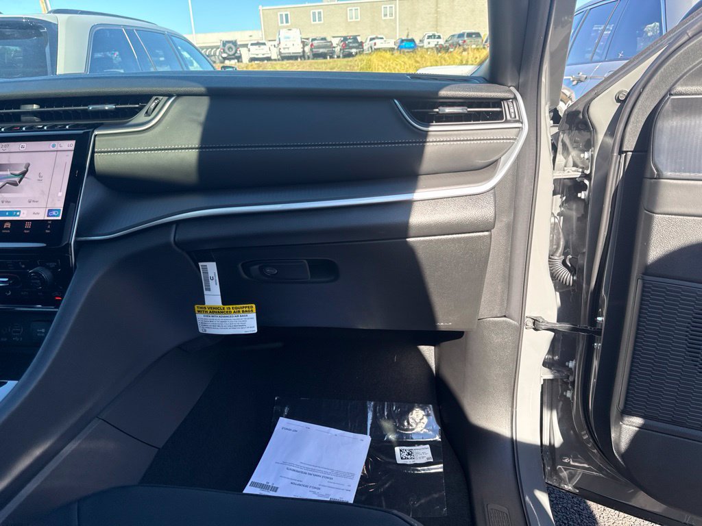 New 2027 Jeep Grand Cherokee Laredo X AWD/4WD image 25