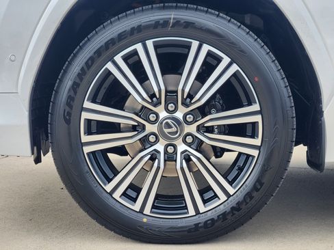 New 2025 Lexus LX 700h Luxury image 10