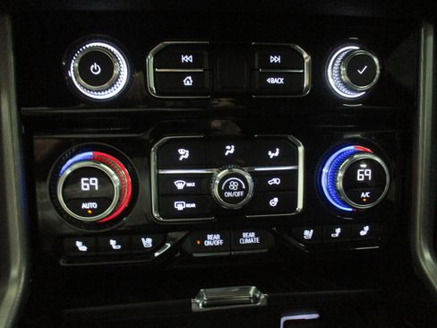 Certified 2024 GMC Yukon Denali w/ Advanced Technology Package AWD/4WD image 33