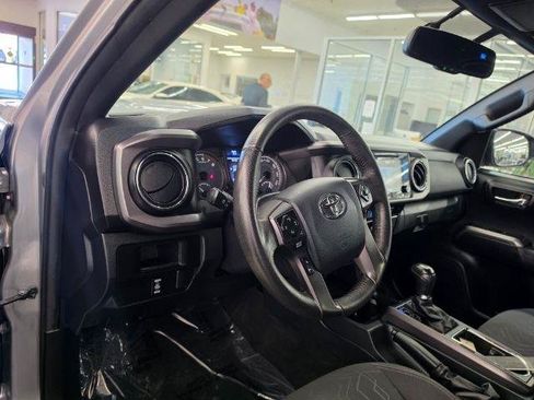 Used 2017 Toyota Tacoma SR5 RWD image 10