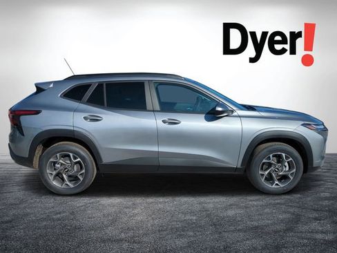 New 2026 Chevrolet Trax LT w/ Sunroof Package image 2