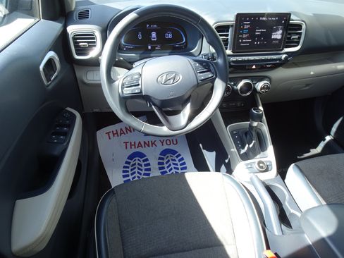 Used 2023 Hyundai Venue Limited FWD image 12