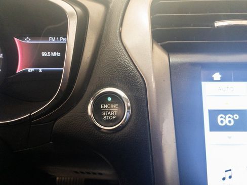 Used 2017 Ford Fusion SE w/ Fusion SE Technology Package image 23