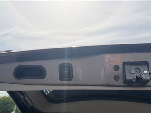 Used 2015 Toyota Highlander XLE AWD/4WD image 12
