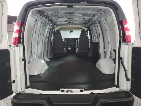 New 2026 Chevrolet Express 2500 w/ Driver Convenience Package image 30