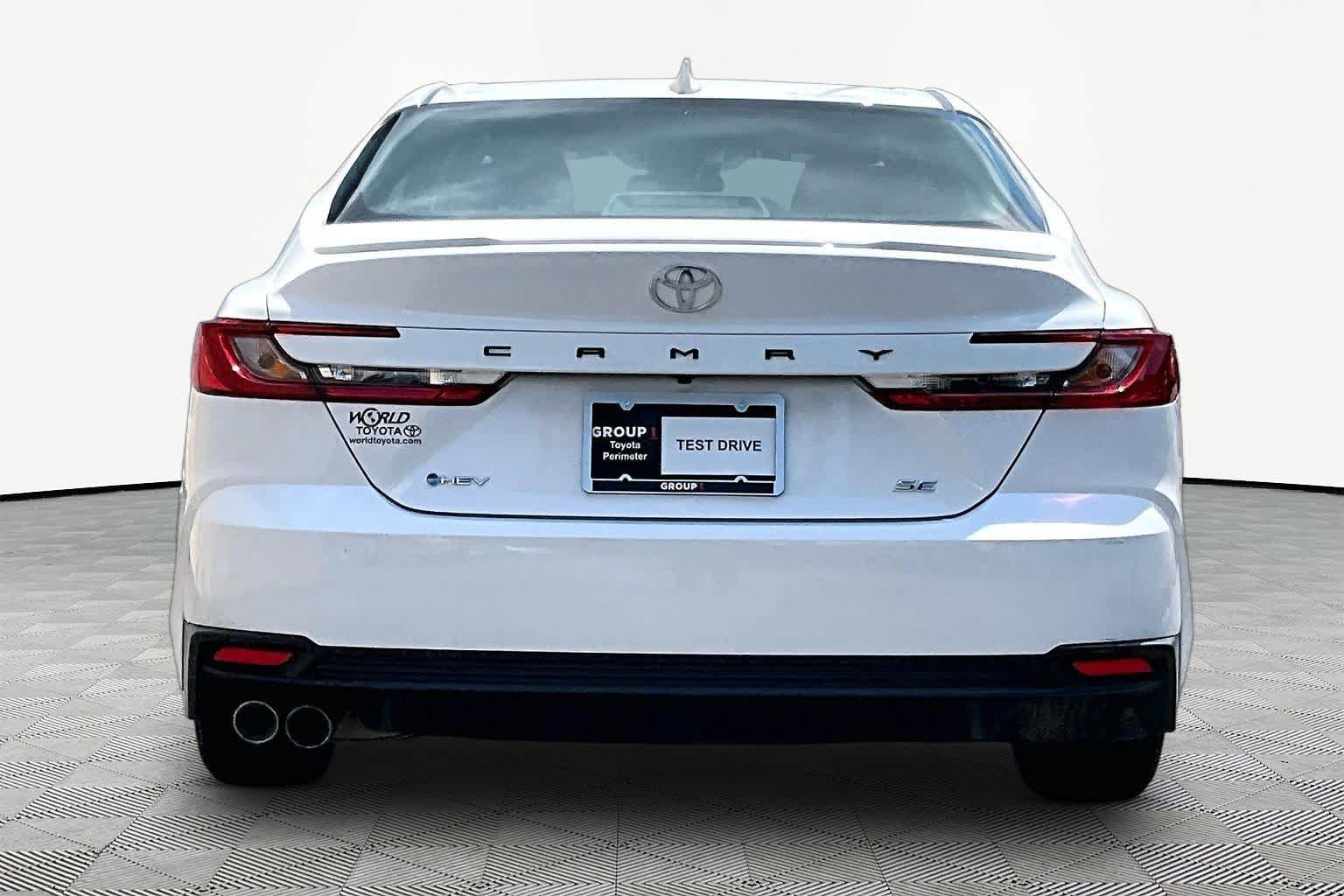 Used 2025 Toyota Camry SE FWD image 5