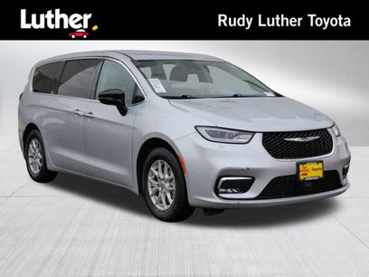 Used 2024 Chrysler Pacifica Touring-L