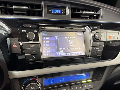 Used 2015 Toyota Corolla LE FWD image 16