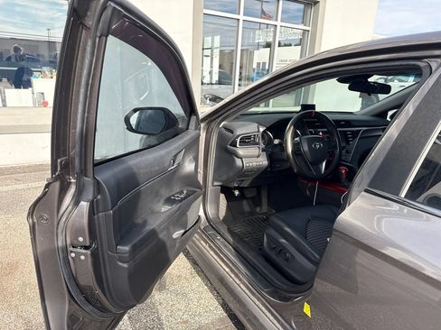 Used 2018 Toyota Camry SE FWD image 8