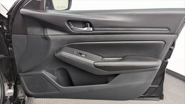 Used 2025 Nissan Altima 2.5 SV FWD image 21
