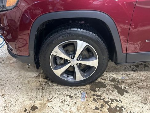 Used 2020 Jeep Cherokee Limited image 11