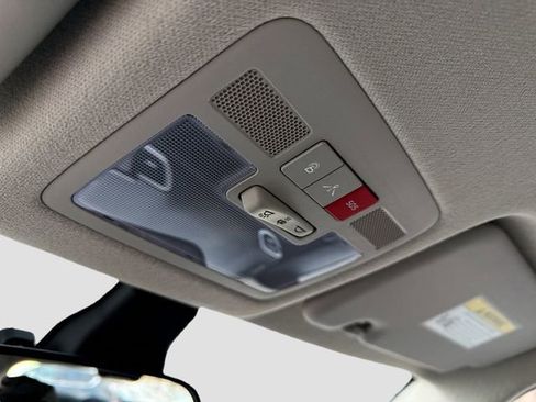 Used 2025 Hyundai Venue Limited image 37