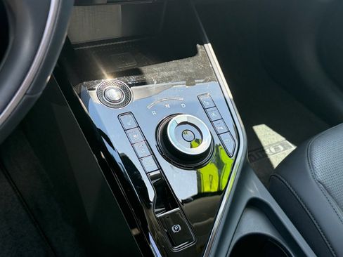 Certified 2024 Kia Niro Wave FWD image 9