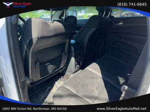 Used 2018 Jeep Grand Cherokee Laredo AWD/4WD image 10