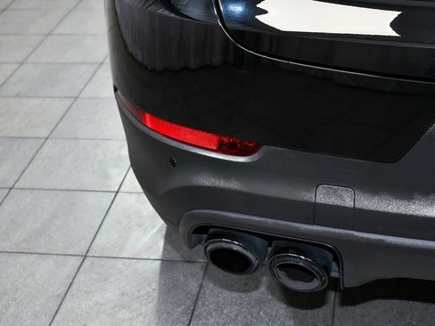 Used 2022 Porsche Cayenne Platinum Edition image 84