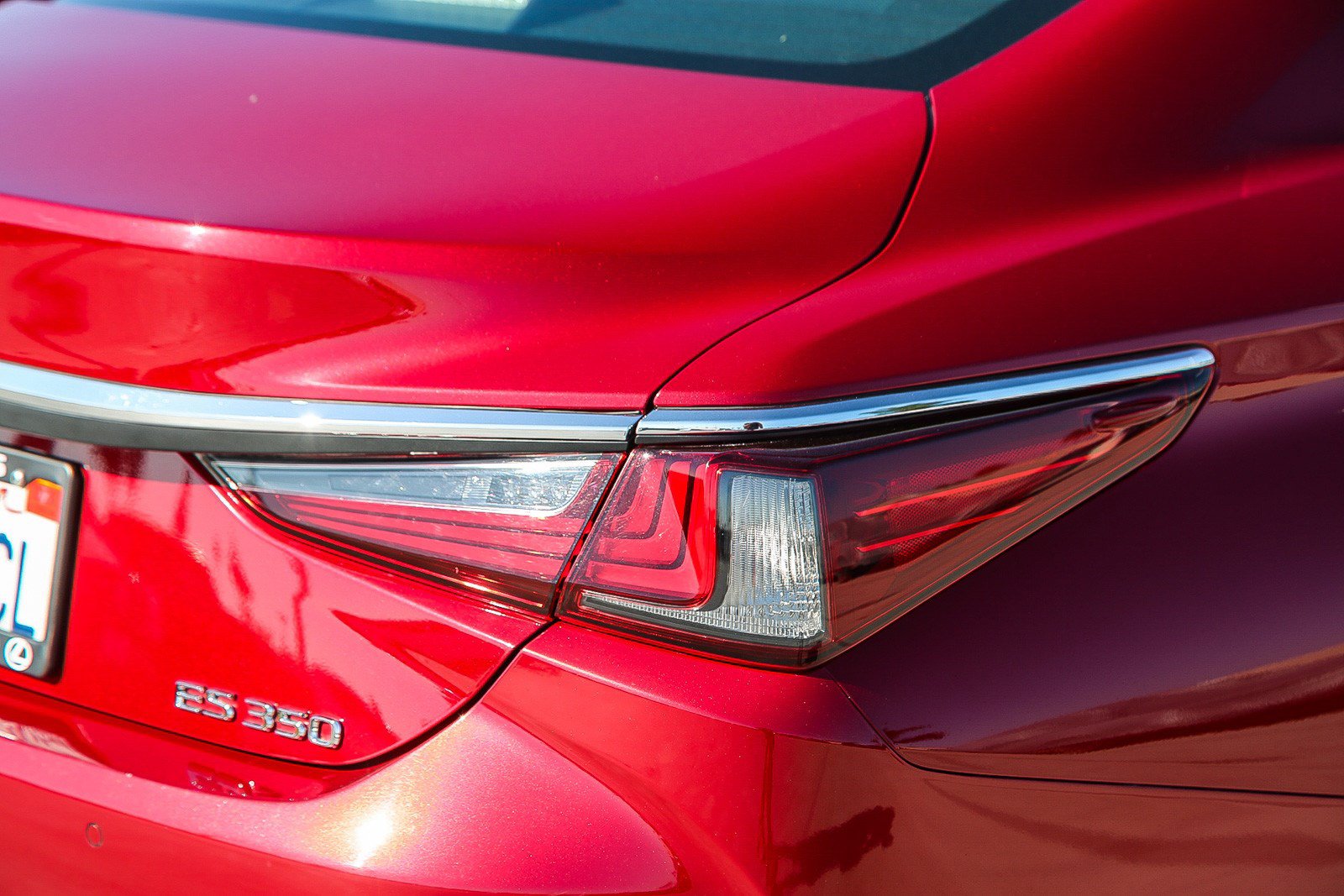 Used 2019 Lexus ES 350 Ultra Luxury w/ Accessory Package 2 FWD image 9
