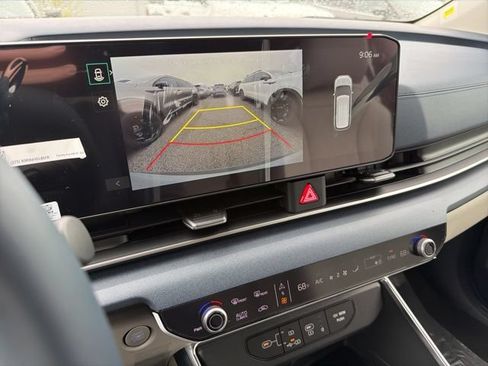 New 2026 Kia Carnival EX FWD image 17