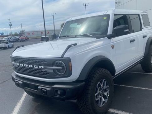 New 2025 Ford Bronco Badlands image 3