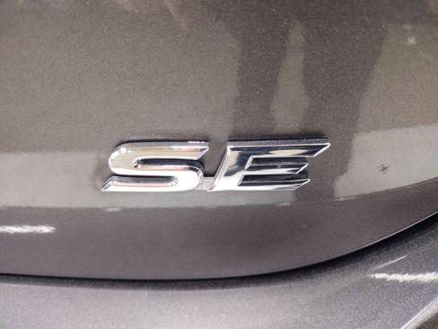 Used 2020 Toyota Camry SE w/ Convenience Package FWD image 14