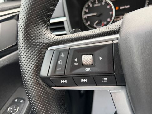 Used 2025 Mitsubishi Outlander SE image 17