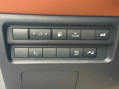 Used 2025 Mitsubishi Outlander SEL image 17