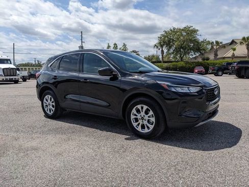 Used 2023 Ford Escape Active w/ Tech Pack #2 AWD/4WD image 2