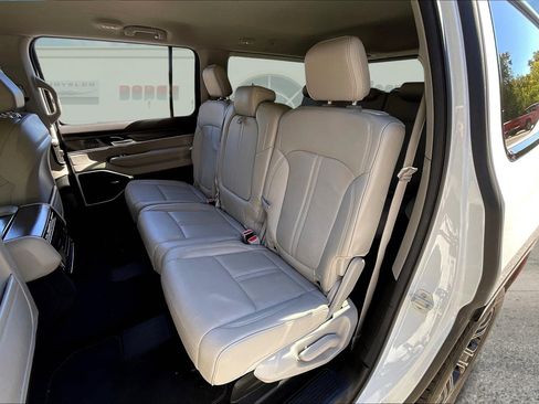 Used 2024 Jeep Wagoneer Series II w/ Flexible Seating Group image 23
