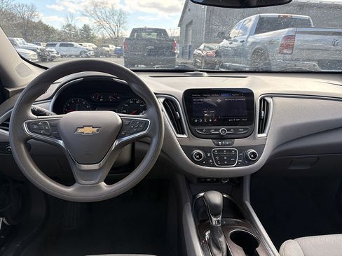Used 2022 Chevrolet Malibu LT FWD image 5