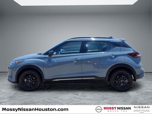 Used 2024 Nissan Kicks SR w/ SR Premium Package FWD image 5